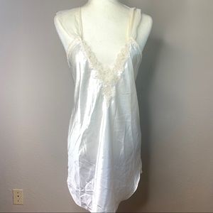 Dentelle silky slip nightgown